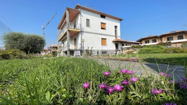 casa indipendente in vendita a Bellinzago Novarese