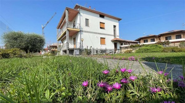 casa indipendente in vendita a Bellinzago Novarese