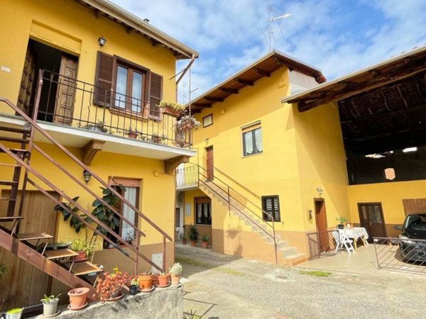 casa indipendente in vendita a Bellinzago Novarese