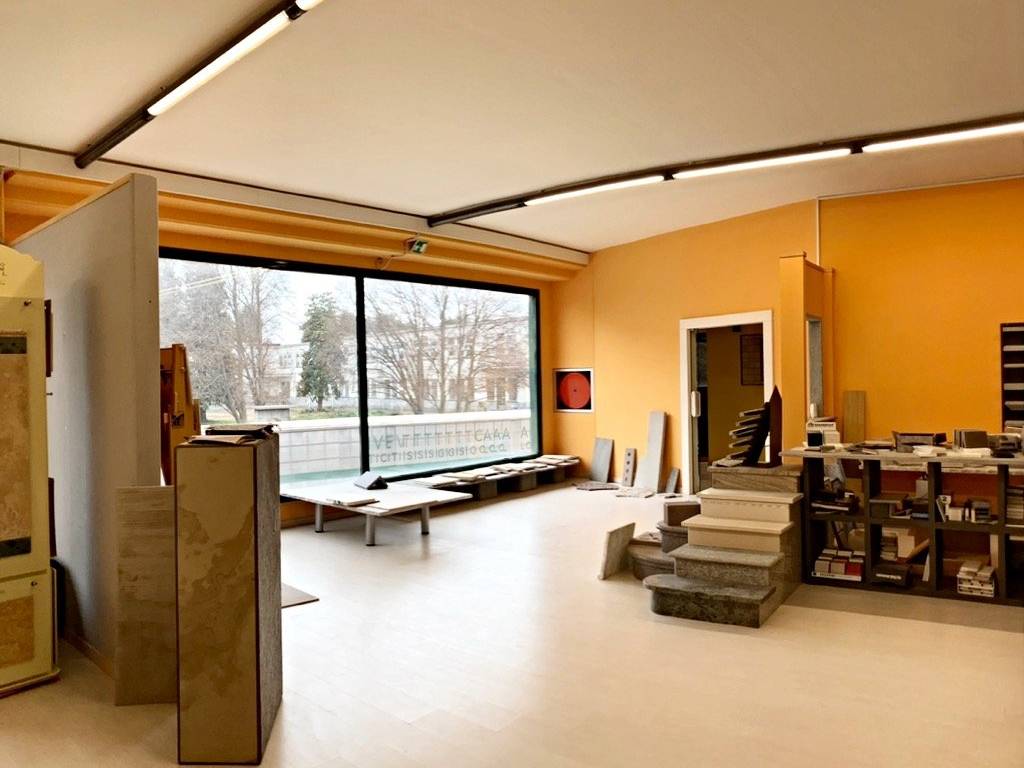 locale commerciale in vendita a Bellinzago Novarese