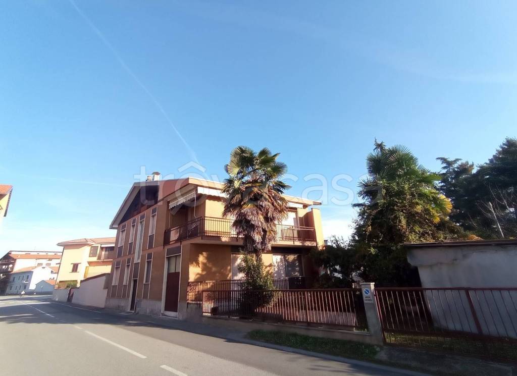 casa indipendente in vendita a Bellinzago Novarese