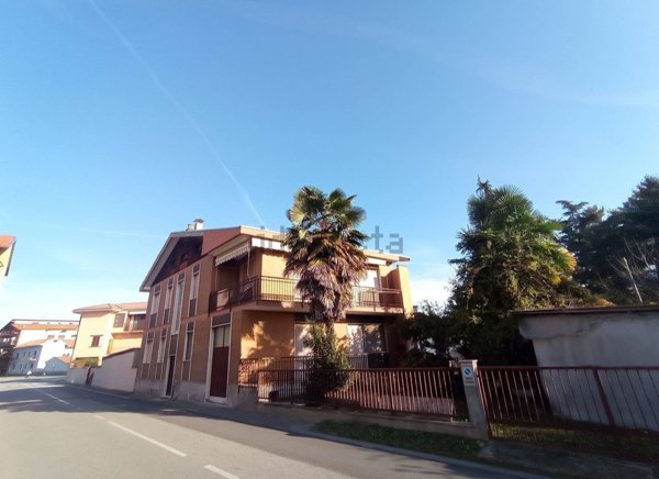 casa indipendente in vendita a Bellinzago Novarese