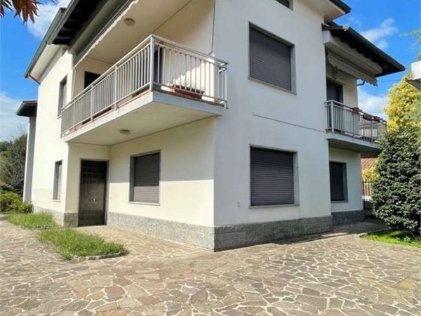 casa indipendente in vendita a Bellinzago Novarese