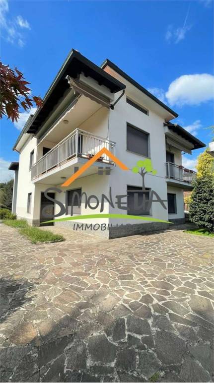 casa indipendente in vendita a Bellinzago Novarese