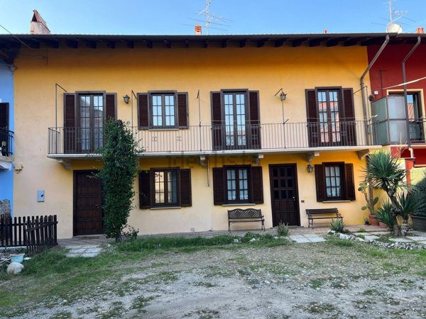 casa indipendente in vendita a Bellinzago Novarese