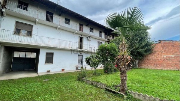 casa indipendente in vendita a Bellinzago Novarese