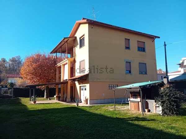 casa indipendente in vendita a Bellinzago Novarese