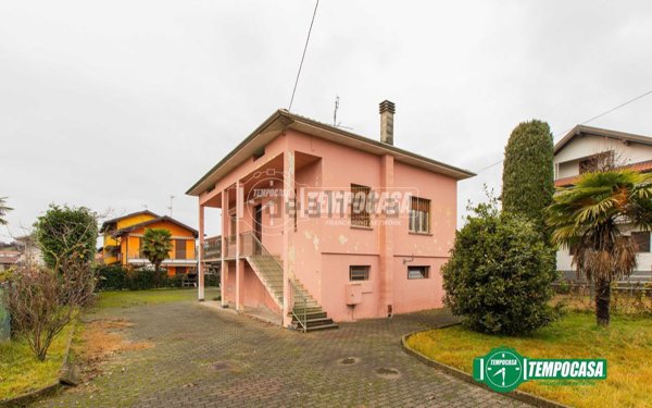 casa indipendente in vendita a Bellinzago Novarese