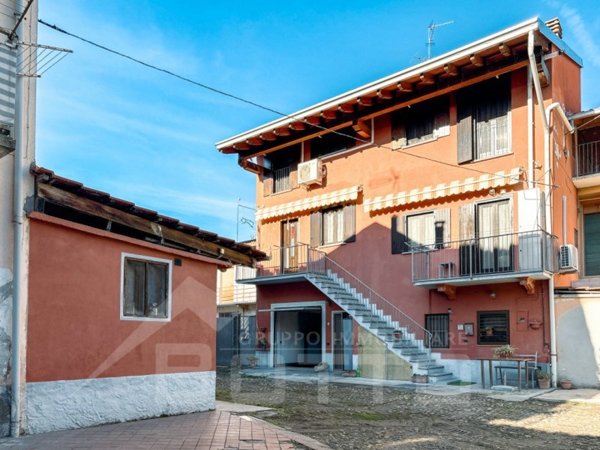 casa indipendente in vendita a Bellinzago Novarese