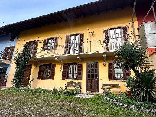 casa indipendente in vendita a Bellinzago Novarese