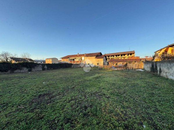 terreno edificabile in vendita a Bellinzago Novarese