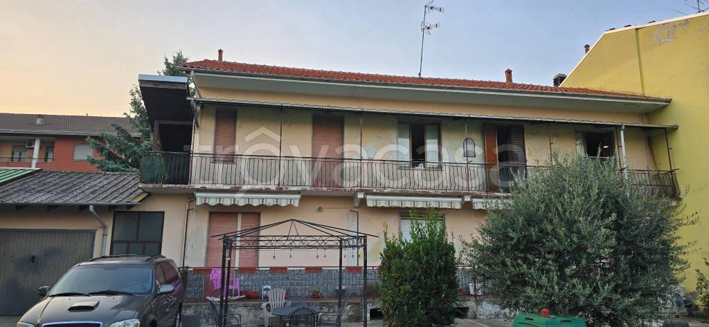 casa indipendente in vendita a Bellinzago Novarese