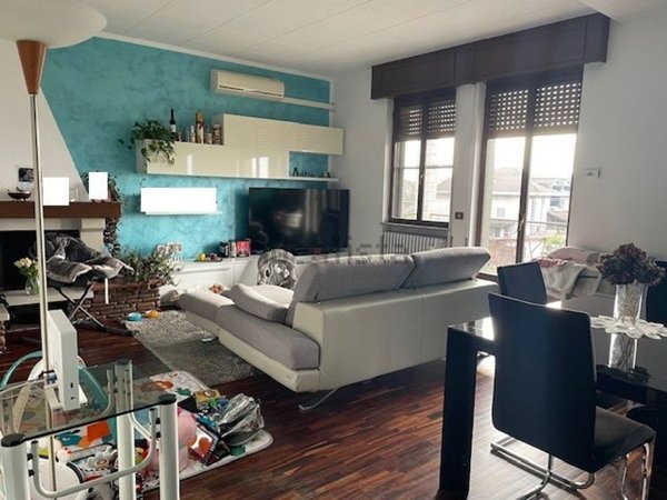 casa indipendente in vendita a Bellinzago Novarese