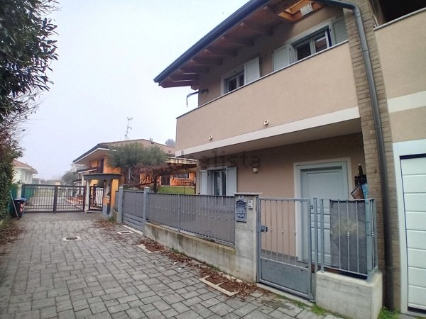 casa indipendente in vendita a Bellinzago Novarese