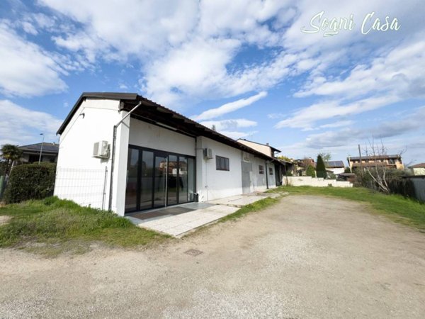 locale commerciale in vendita a Bellinzago Novarese