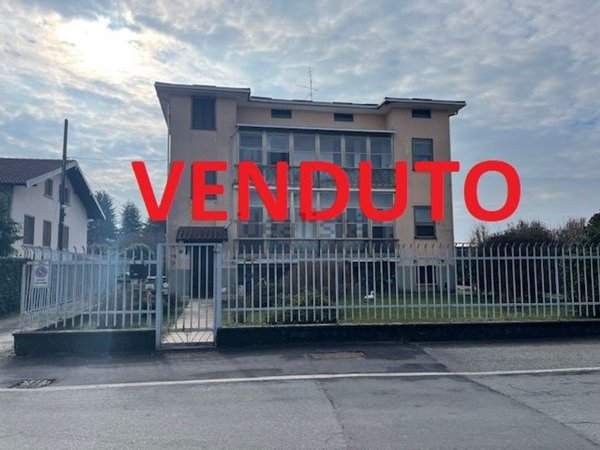 casa indipendente in vendita a Bellinzago Novarese