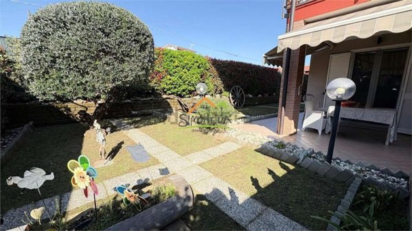 casa indipendente in vendita a Bellinzago Novarese