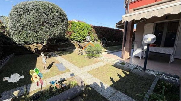 casa indipendente in vendita a Bellinzago Novarese