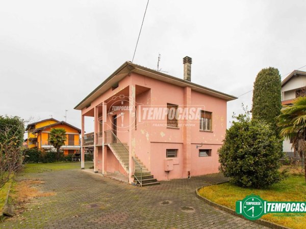 casa indipendente in vendita a Bellinzago Novarese