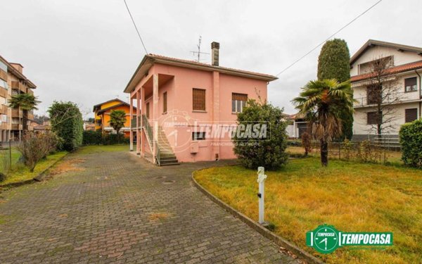 casa indipendente in vendita a Bellinzago Novarese