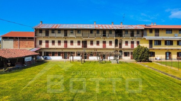 casa indipendente in vendita a Bellinzago Novarese