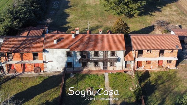 casa indipendente in vendita a Bellinzago Novarese