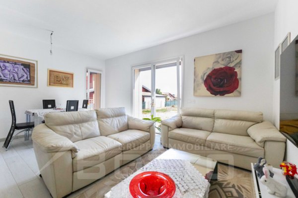 casa indipendente in vendita a Bellinzago Novarese