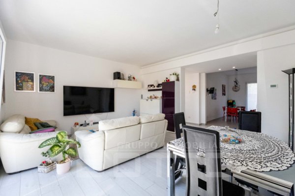 casa indipendente in vendita a Bellinzago Novarese