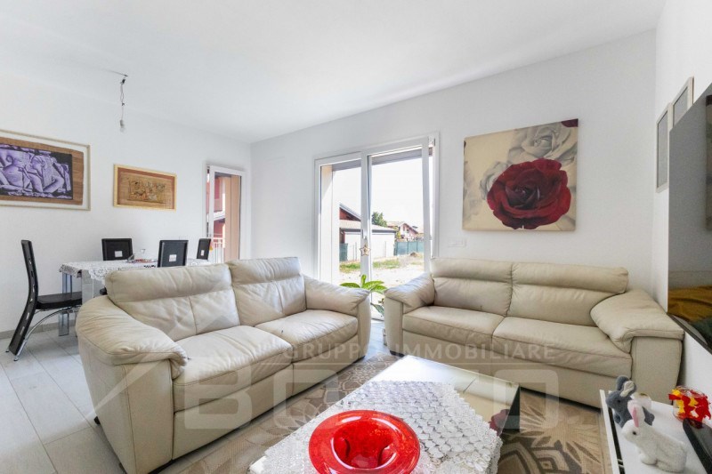 casa indipendente in vendita a Bellinzago Novarese