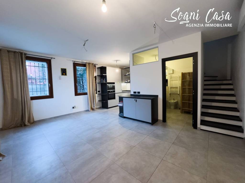casa indipendente in vendita a Bellinzago Novarese