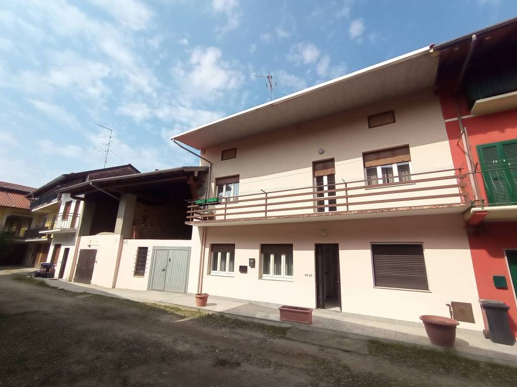 casa indipendente in vendita a Bellinzago Novarese