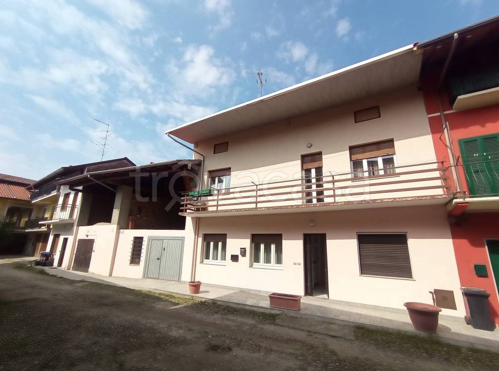 casa indipendente in vendita a Bellinzago Novarese