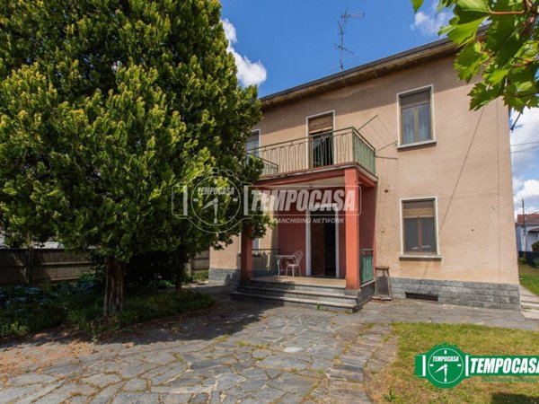 casa indipendente in vendita a Bellinzago Novarese