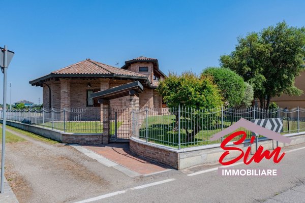 casa indipendente in vendita a Bellinzago Novarese