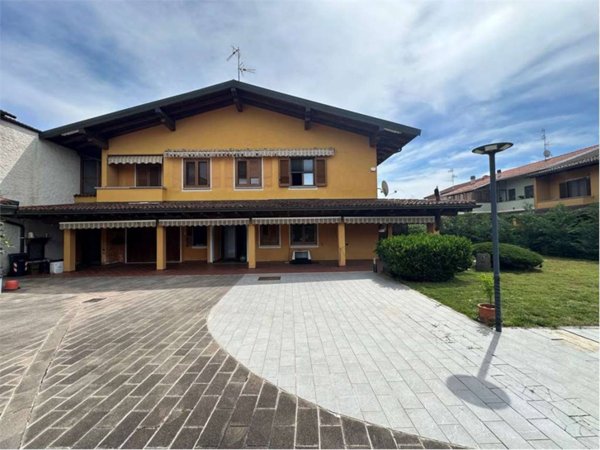 casa indipendente in vendita a Bellinzago Novarese
