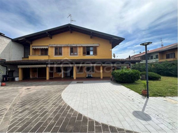 casa indipendente in vendita a Bellinzago Novarese