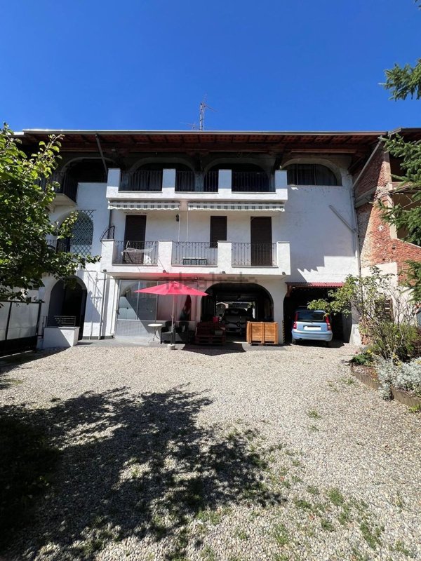 casa indipendente in vendita a Bellinzago Novarese