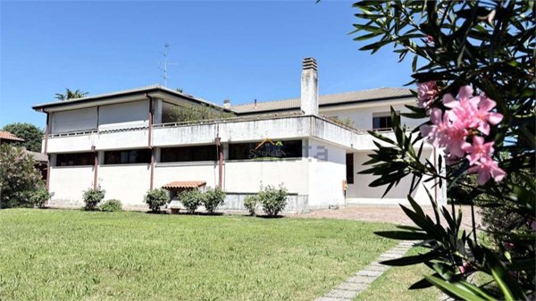 casa indipendente in vendita a Bellinzago Novarese