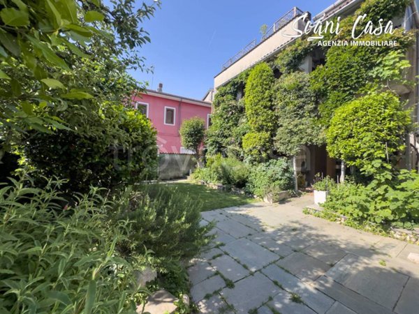casa indipendente in vendita a Bellinzago Novarese