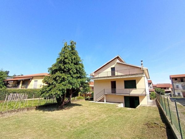 casa indipendente in vendita a Bellinzago Novarese