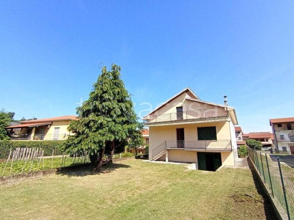 casa indipendente in vendita a Bellinzago Novarese
