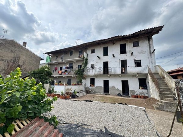 casa semindipendente in vendita a Bellinzago Novarese
