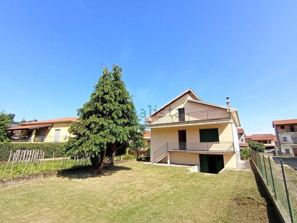 casa indipendente in vendita a Bellinzago Novarese