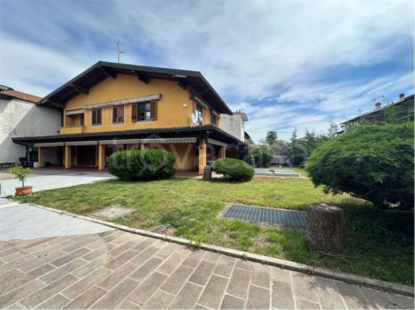 casa indipendente in vendita a Bellinzago Novarese