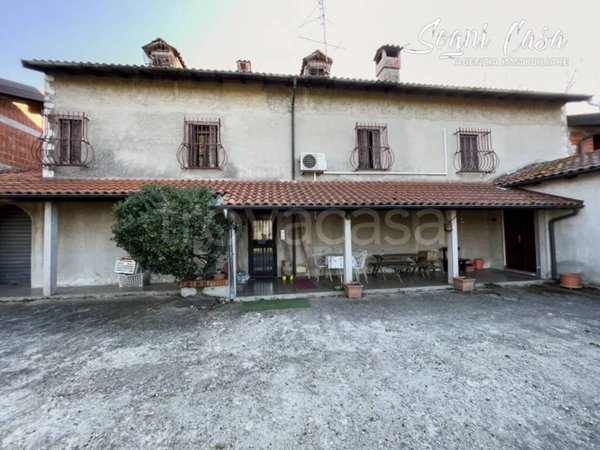 casa indipendente in vendita a Bellinzago Novarese