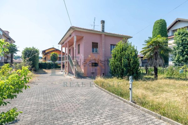 casa indipendente in vendita a Bellinzago Novarese