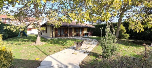 casa indipendente in vendita a Bellinzago Novarese