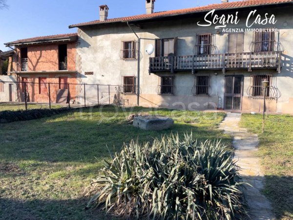 casa indipendente in vendita a Bellinzago Novarese