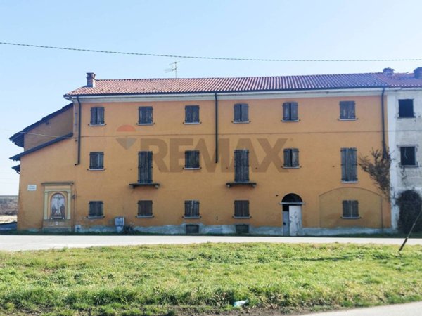 casa indipendente in vendita a Bellinzago Novarese in zona Cavagliano