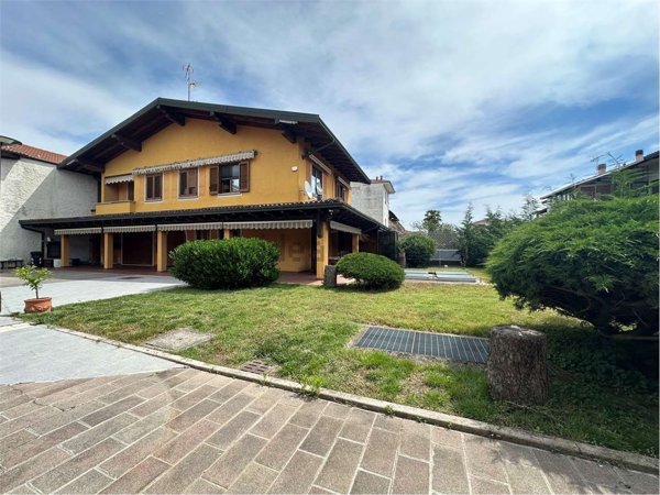 casa indipendente in vendita a Bellinzago Novarese